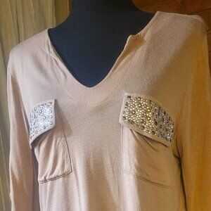 Blinged Pockets on this Neutral-Colored V-Neck Knit Blouse - Size M